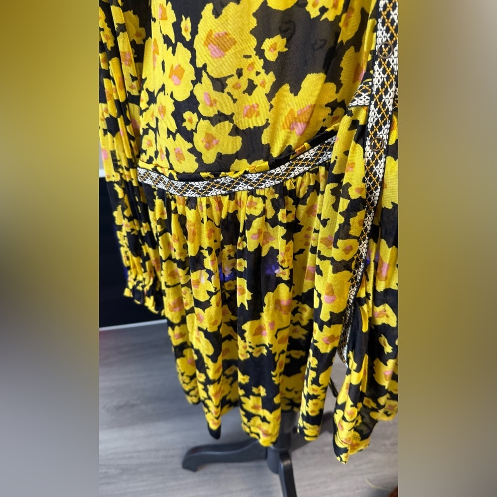 Free People Yellow Black Floral Love
Visitar >
Letter Swing Dress medium - Picture 6 of 11